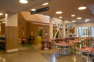 Bobergsskolan, vy över del av matsal